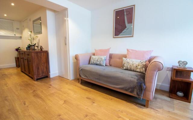 Stylish Studio in the Heart of the English Riviera