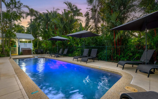 Port Douglas Apartments - Adults Only Oasis