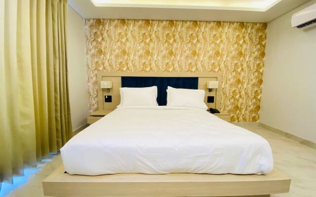 Hotel Holiday Grand Near Expo Mart