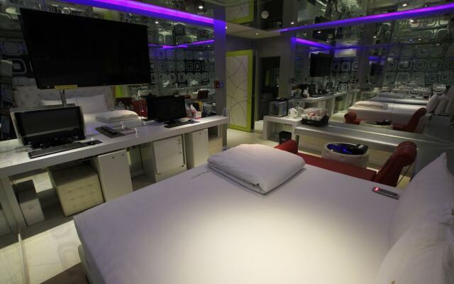 V1 Hotel