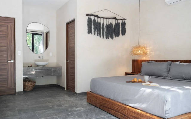Twelve O’Clock Luxury Villas