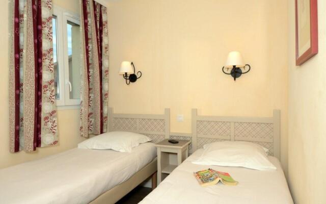 Pierre & Vacances Hotel Du Golf De Pont Royal En Provence