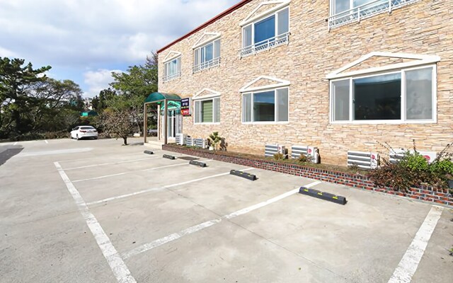 Jeju Cheonjaeyeon Rest Pension