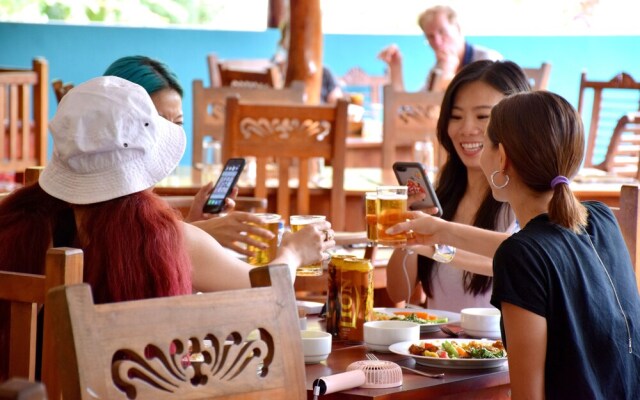 Hungry Lion Resort and Restaurant
