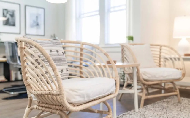 800 Furnished Apartments