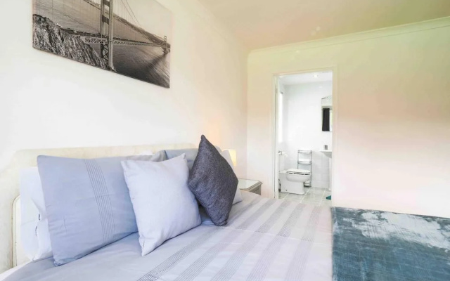 Inviting 7-bed House With sea Views in Hythe