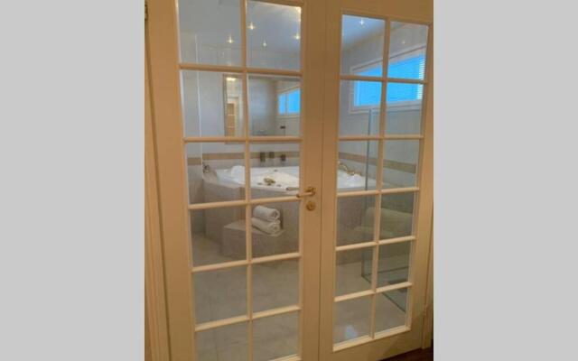 DOWNTOWN PENTHOUSE-SPA,sauna,3BR,seaview,free park