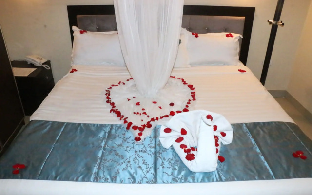 Lake Mark Hotel
