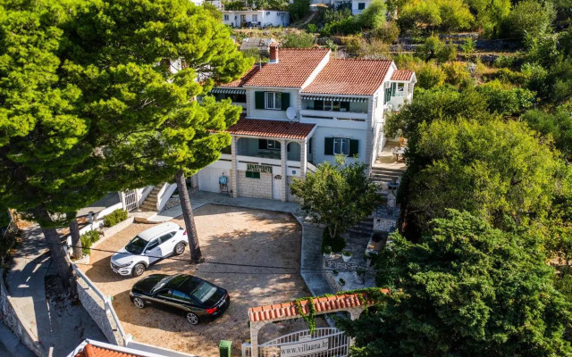 Villa Ana Živogošće