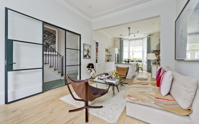 Gorgeous Stylish Interior Designed 5 Bed Home in Holland Park - Superb Location