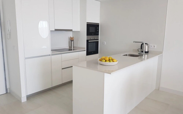 Contemporary two Bed, two Bath Apartment