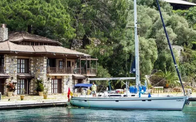 Yacht Charter