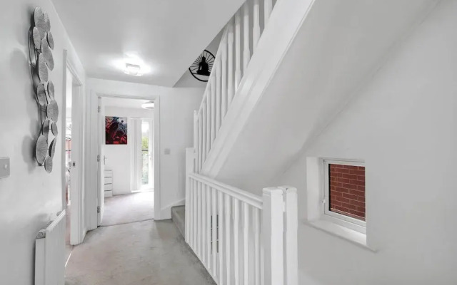 3 Bedroom and 2 Bath House with Balcony
