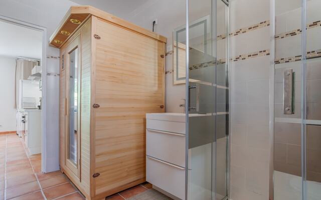 Relax piscine pétanque sauna jardin