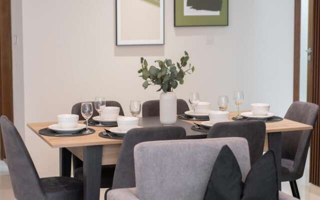 Vibrant 2BR By Burj Khalifa Gym/pool by Belvilla