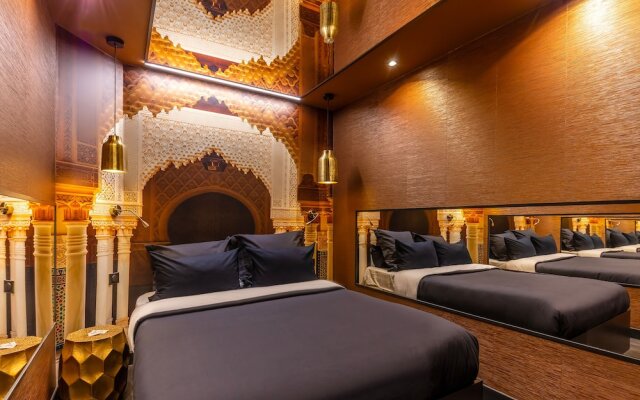 Love Hotel a Paris - Adults Only