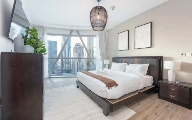 Well-furnished 3 Bedroom in Park Towers Difc