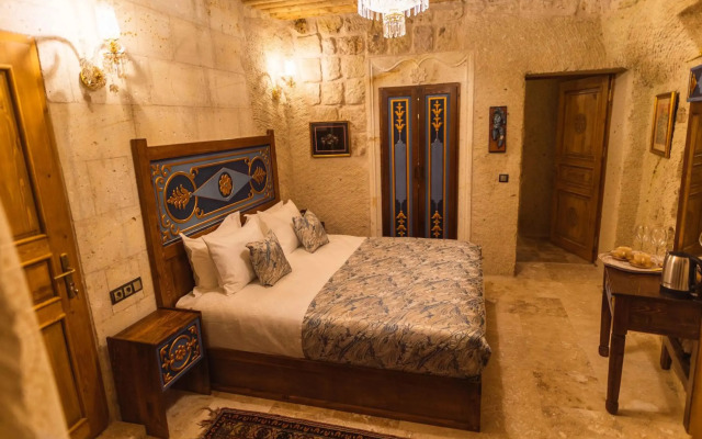 Solo Cave Suites