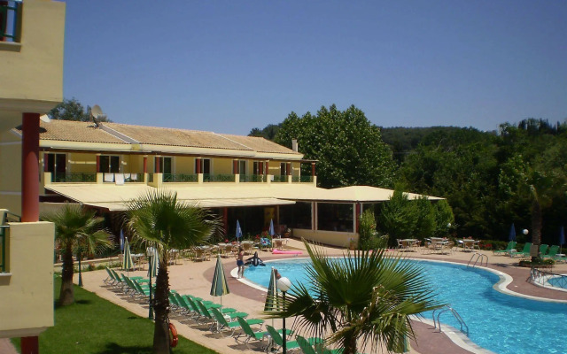 Damia Hotel & Apartments