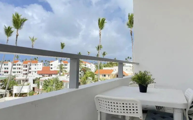 Aventura Deluxe Suites Rooftop Pool