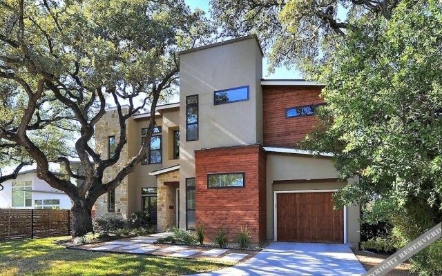 Oak Tree Elegance in Austin by RedAwning