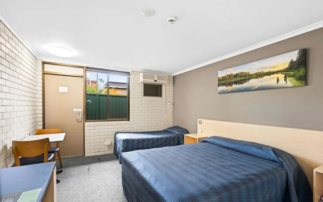 Morayfield Tavern & Motel