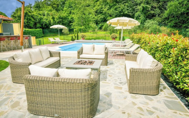 Villa 3 Bed 4 Bath Sleeps 8 Pool Hot tub Air Con