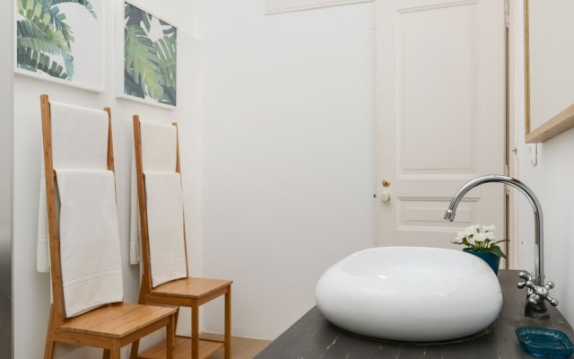 Bright Apartment with River View