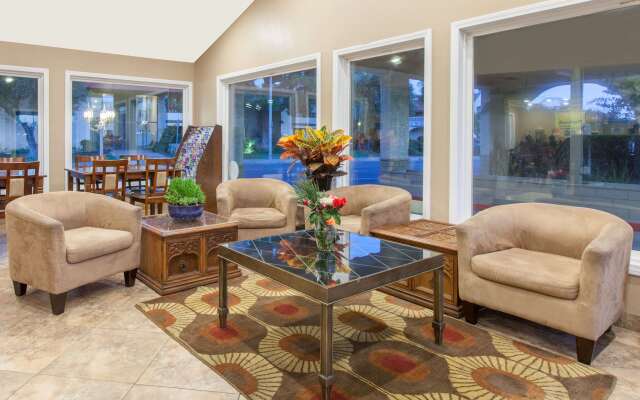 Days Inn by Wyndham Camarillo - Ventura