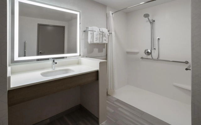 Holiday Inn Express Hotel & Suites Brattleboro by IHG