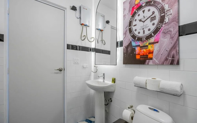 w Radiant Loft w Fabulous Deco in Santa Ana
