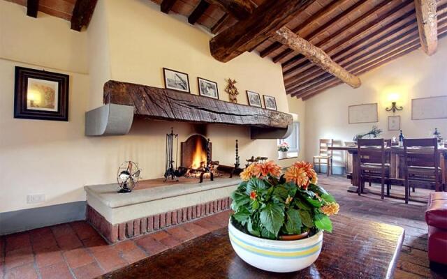 Casaglia 2 · Apartment With Shared Pool