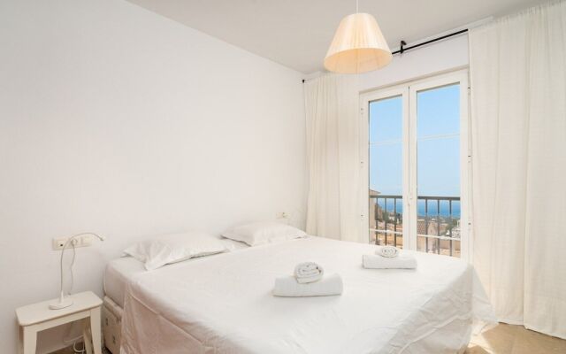 Beautiful Apartment in Benalmadena Pueblo with View Ref 133