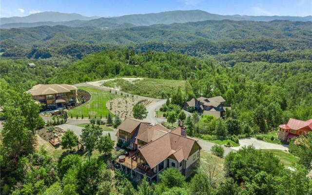 Pool On Summit Point - Four Bedroom Cabin