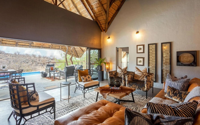 Tuningi Safari Lodge