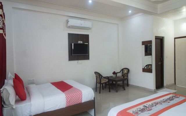 OYO 12131 Vallabh Villas