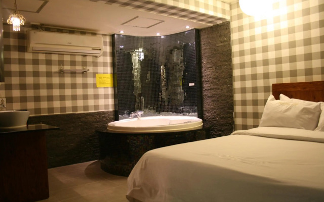Zip Hotel