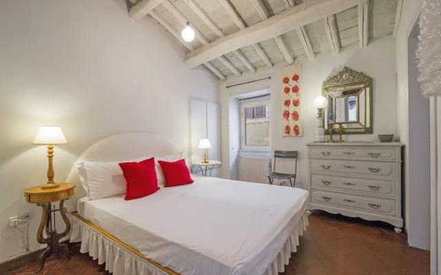 Unique 3 Bed Flat in the Heart of Trastevere