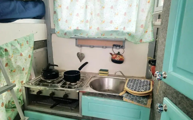 Secluded Converted Horsebox Retreat in Welcombe