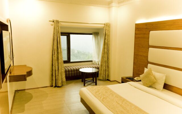 Royal Jardin Whistling Pines Resort