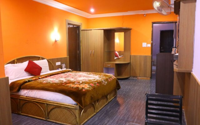 OYO 8367 Hotel The Woodz