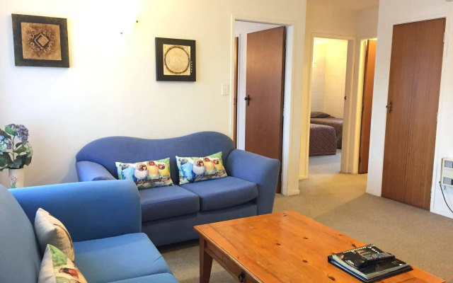 Boundary Court Motor Inn
