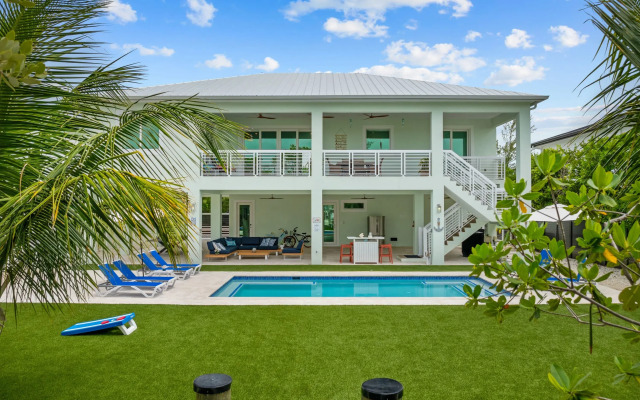 Emerald Oasis Lux Waterfront Gem Pool Kayaks