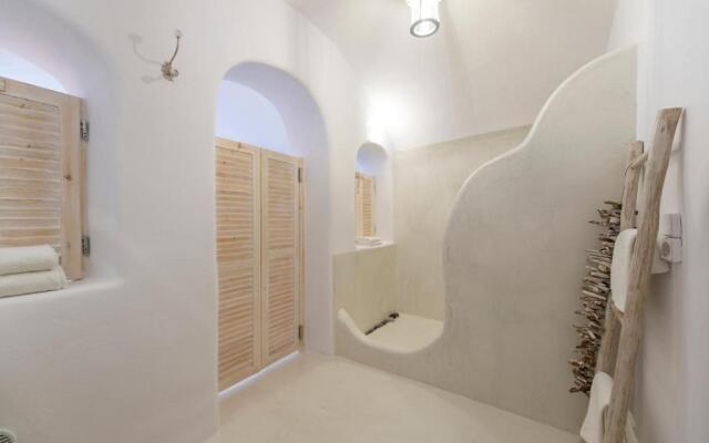 1906 White Cave Studio