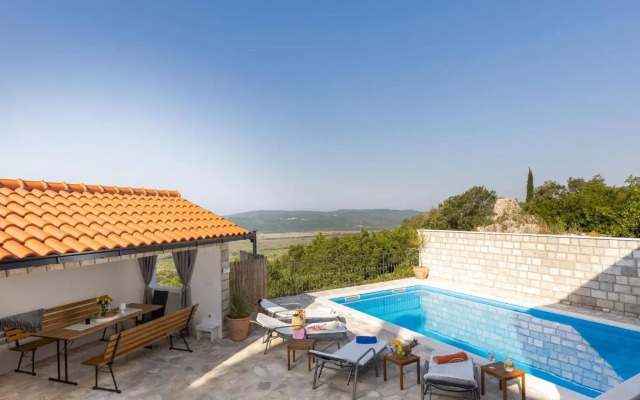 Apartment Source With Private Pool