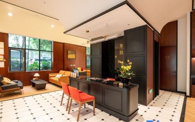 WuYu Hotel（Beibei District Government Zhuang Yuan Bei Light Rail station)