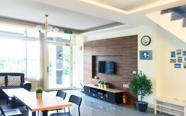 Migratory Birds Hotel