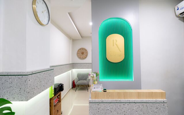 Urbanview Hotel R House Batam by RedDoorz