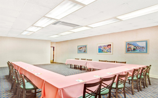 Days Inn by Wyndham Forrest City