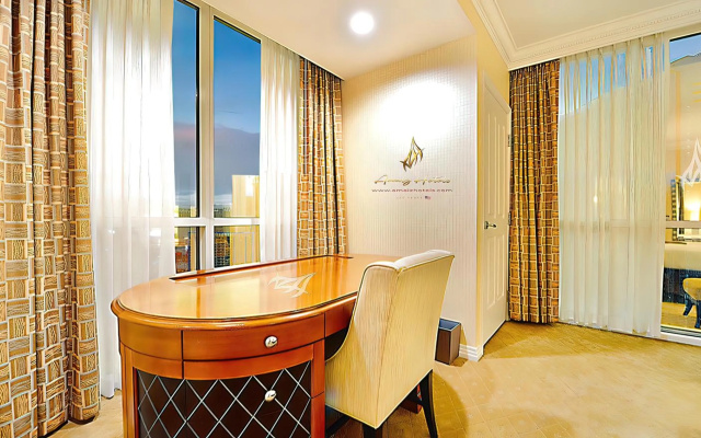 888 Signature Suites Collection at Signature Condo Hotel